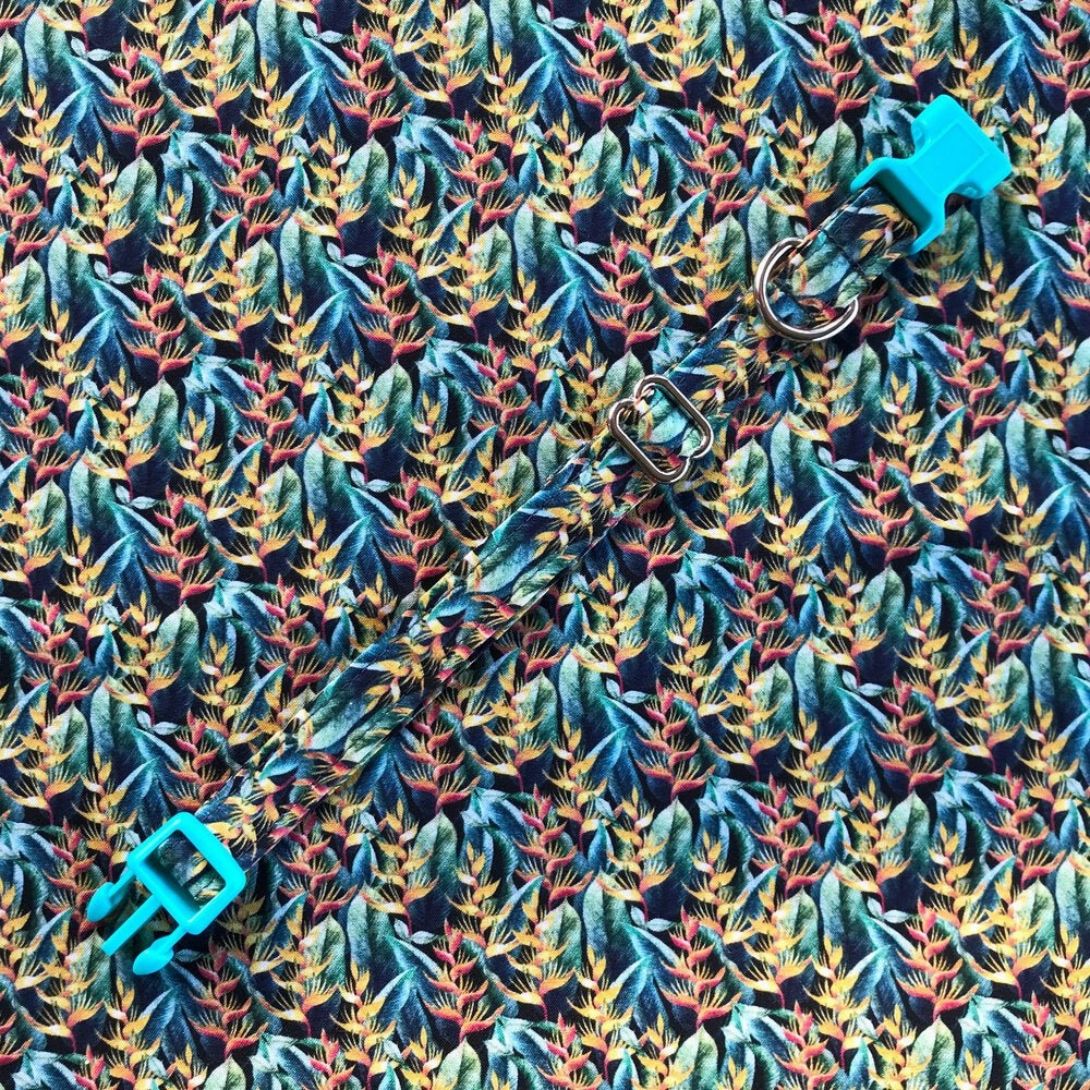 Heliconia Hawaiian Collar with Turquoise Plastic Buckle